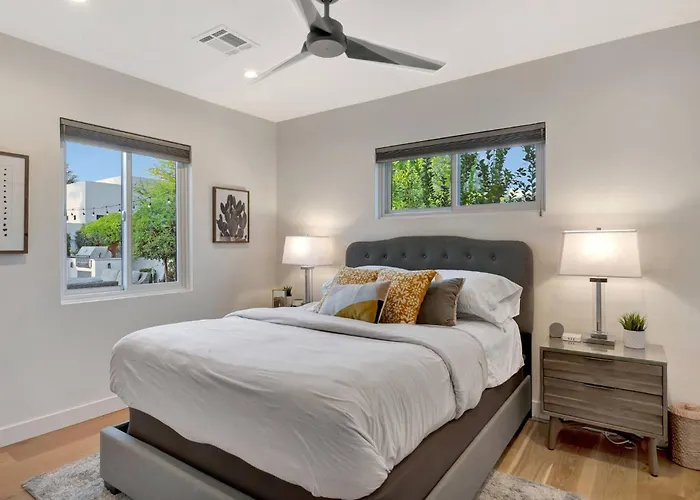 Pool & Spa, Fire Pit, Bbq, Walk To Old Town Holiday home Scottsdale