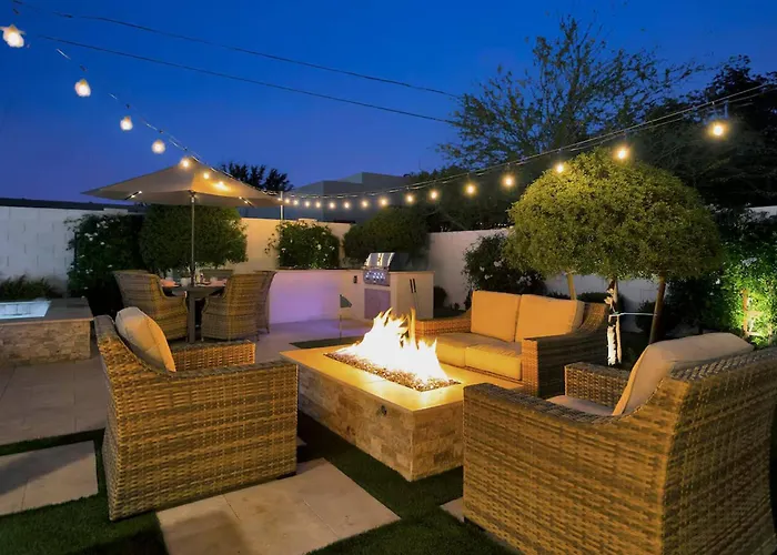 Pool & Spa, Fire Pit, Bbq, Walk To Old Town Holiday home *