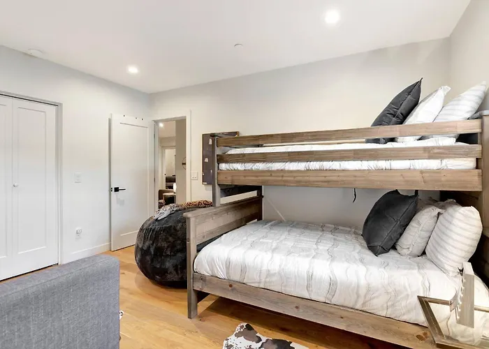 Holiday home Pool & Spa, Fire Pit, Bbq, Walk To Old Town *